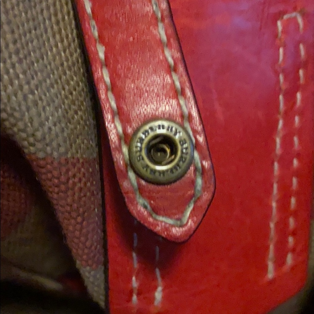 Burberry bag authentic - Picture 3 of 5